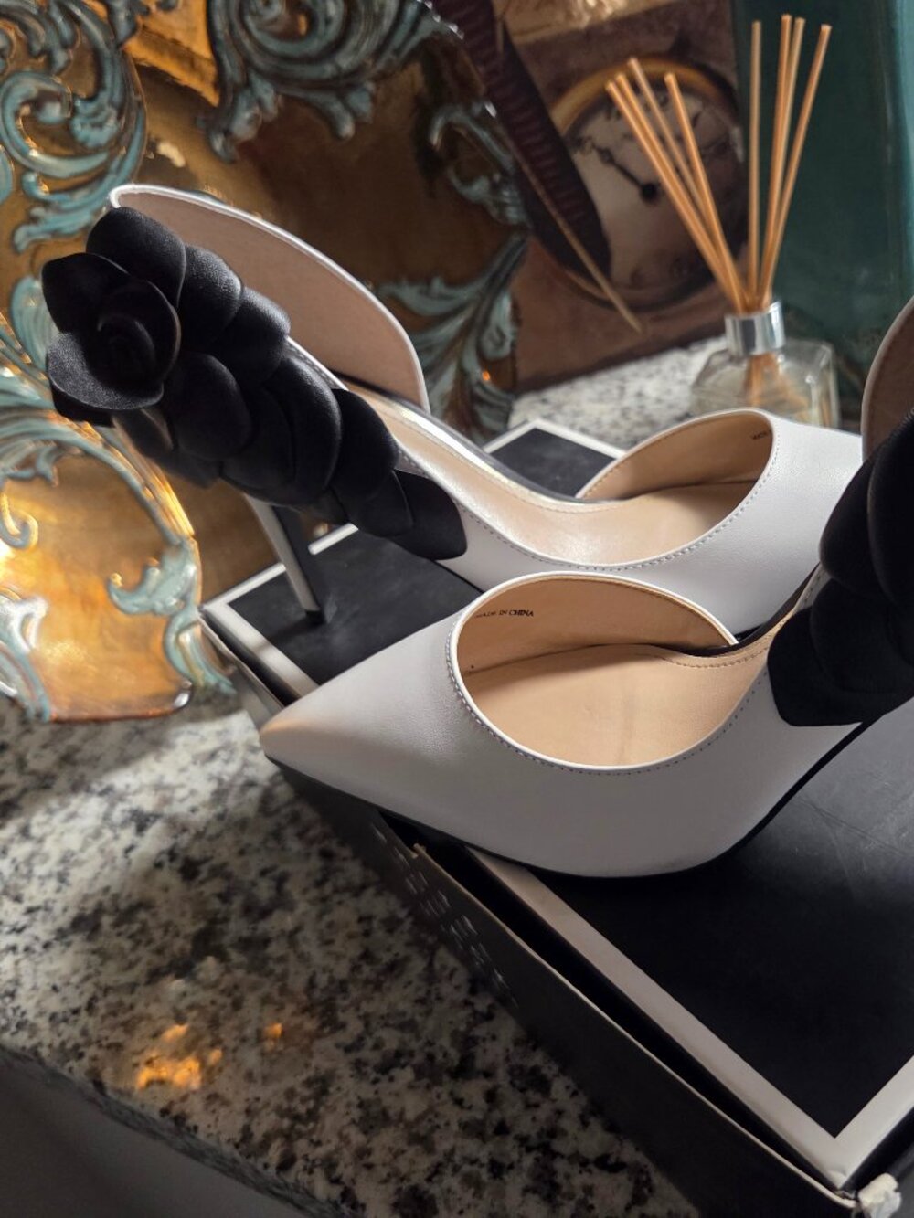 White House Black Market Sculpted Heel Pumps • Black & White • NEW • 8.5M